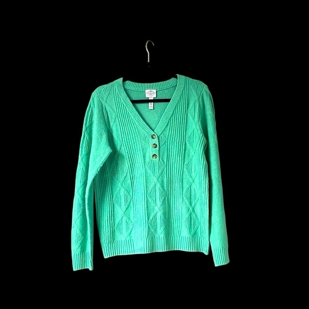 size medium St John’s Bay v-neck green cable knit sweater